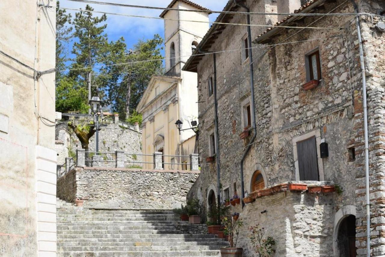 Casa Vacanza La Piazza Orvinio Exterior foto